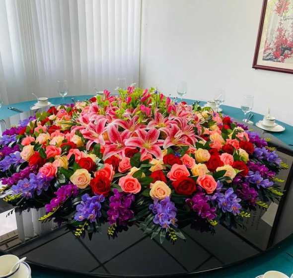 餐桌中间放什么花好看 餐桌上适合放什么花