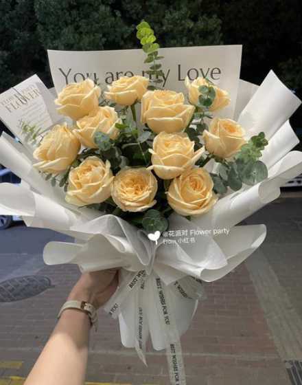 送我香槟玫瑰是什么梗 送男生香槟玫瑰是什么意思,香槟玫瑰送男生的花语