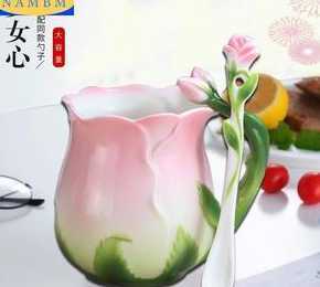 用杯子养花那种叫什么 花土里生虫子怎么办