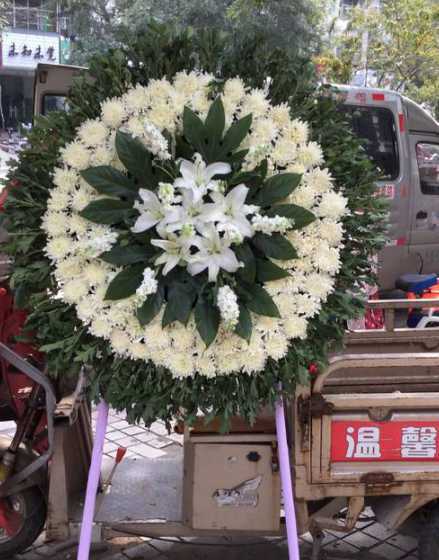 捡别人的花有什么讲究 梦见自己捡拾别人的花草等的预兆