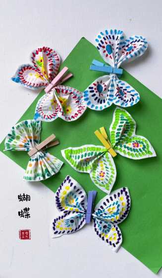 蝴蝶可以帮助花做什么 蝴蝶在花丛中做什么