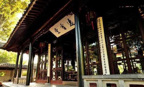 远香堂对景对的是什么 远香堂的建筑结构是什么样的